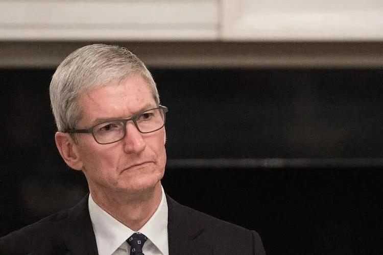 很明显，库克这次真的着急了，在最新公布的停产的产品中，iPhone 15 Pro