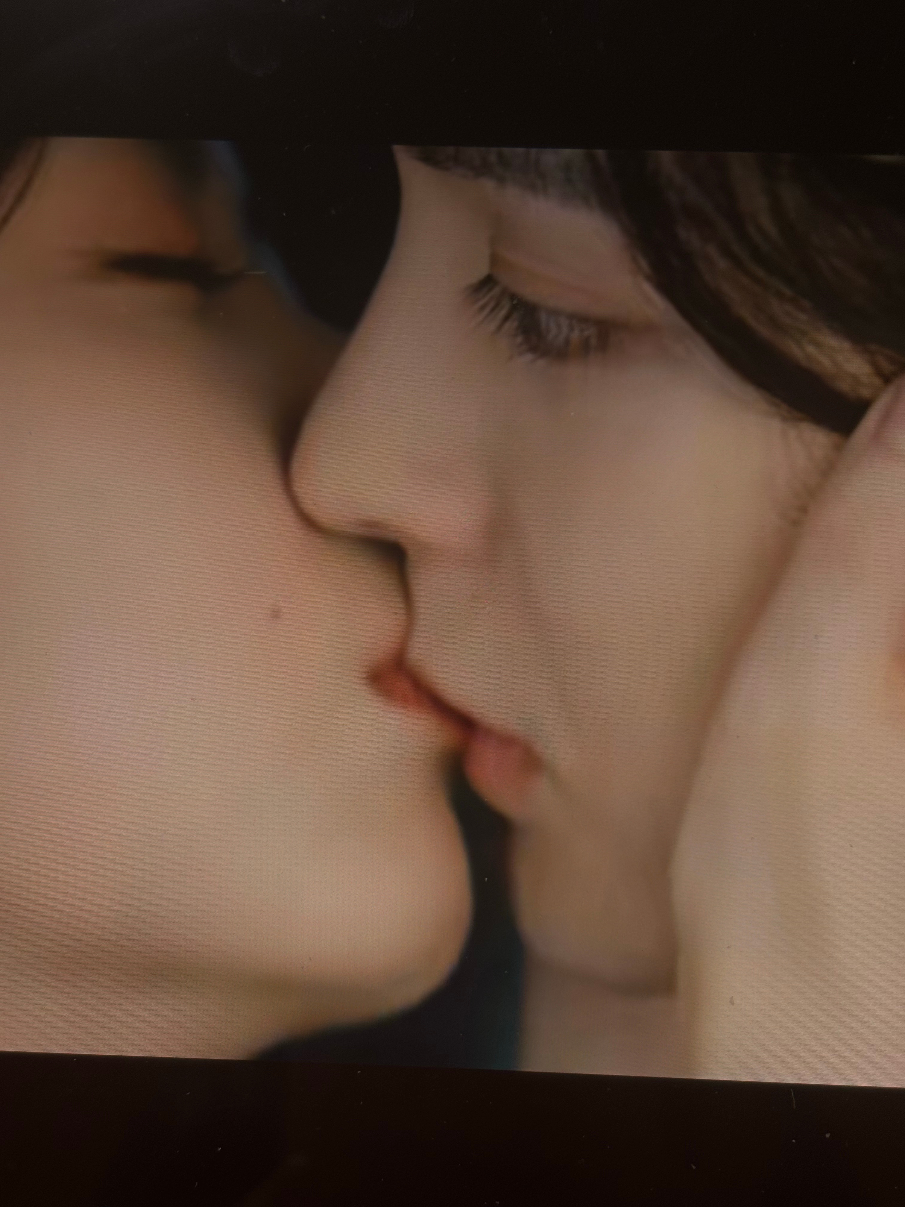 第一次见这么主动的女主萧遥你就这样 直接按头亲了红烨 