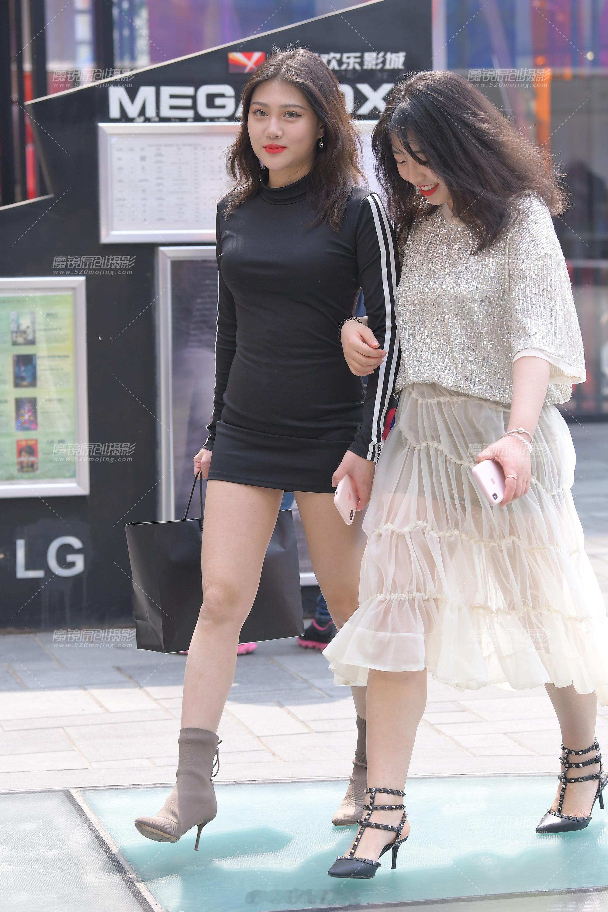 是小姐姐个子高，还是裙子短？今天穿什么时尚潮流 ​​​