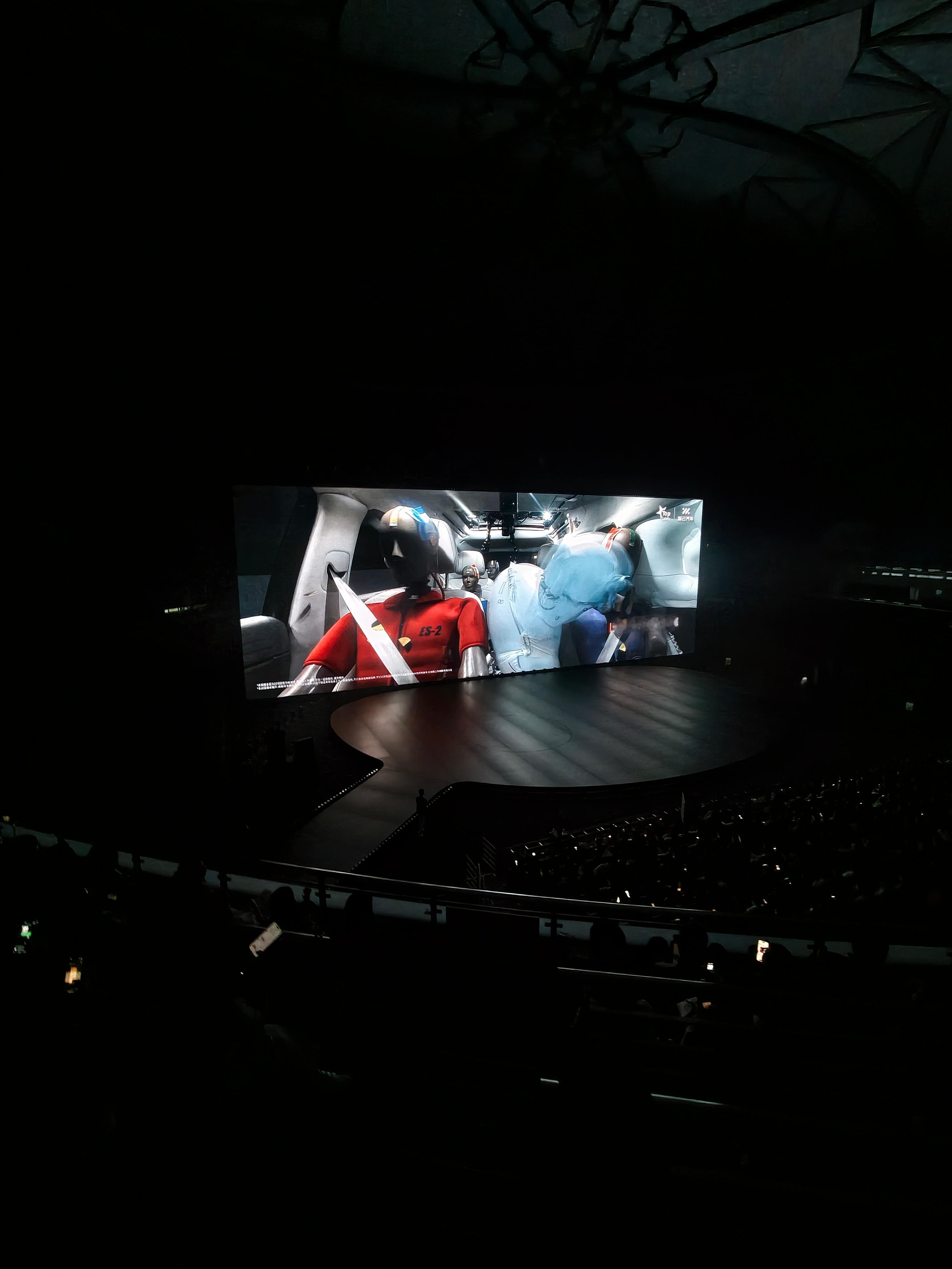 本来坐一层，上个厕所不让进被赶到楼上来了智己