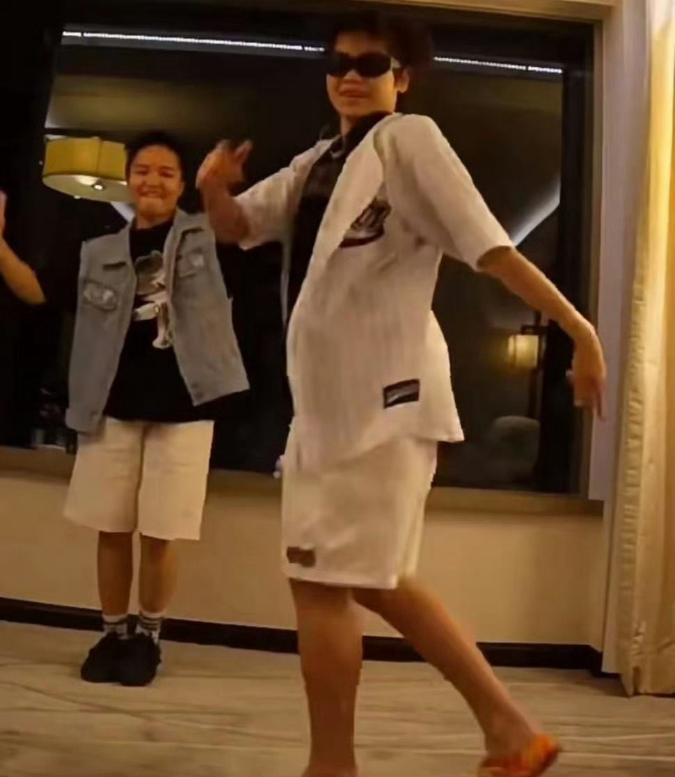 哈哈哈哈哈，被跳水耽误的灵魂舞者嘛#全红婵跳APT# ​​​