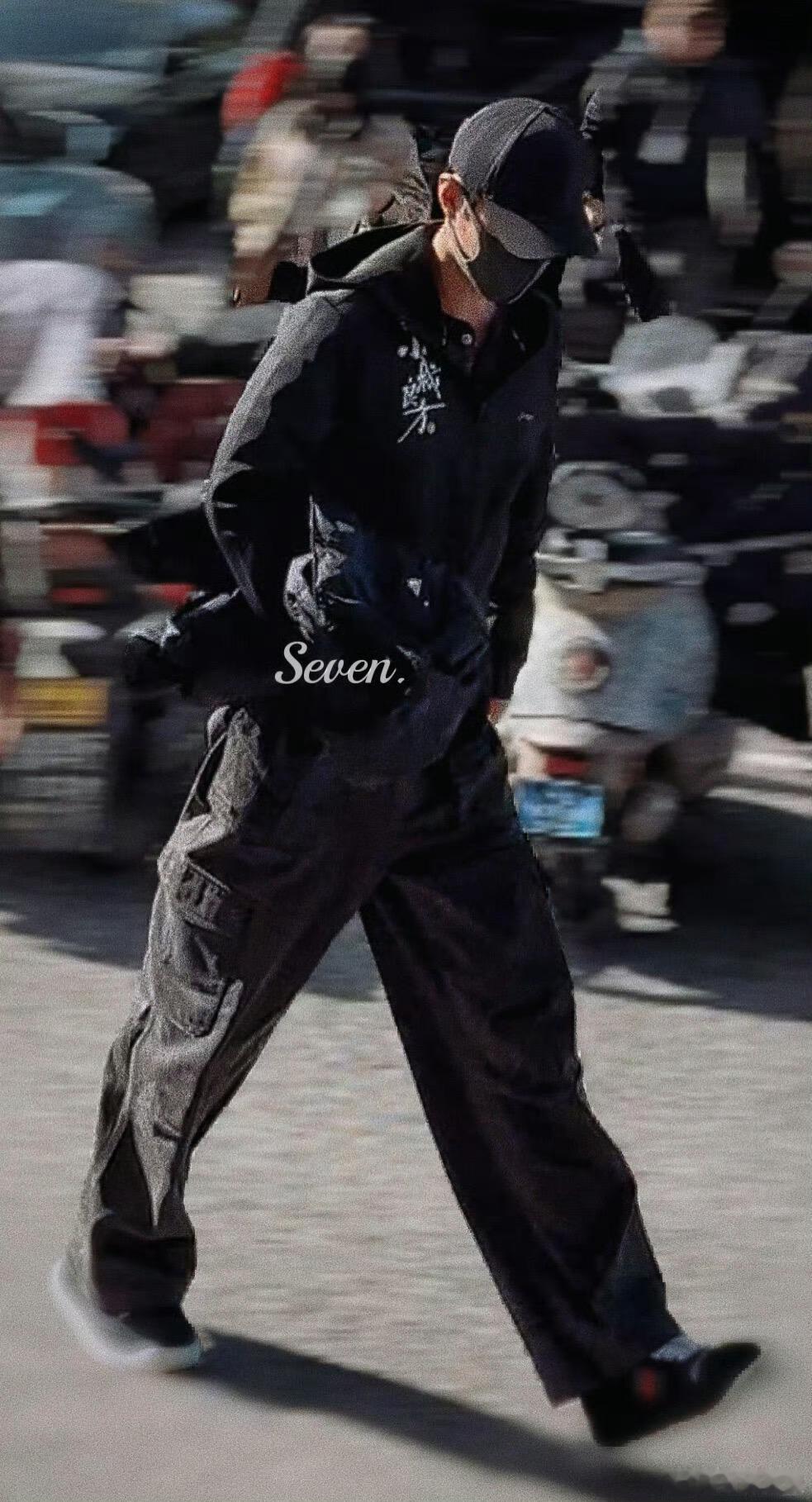 肖战小城良方开机路透图肖战小城良方上班肖战小城良方上班，好帅，哇哦 ​​​