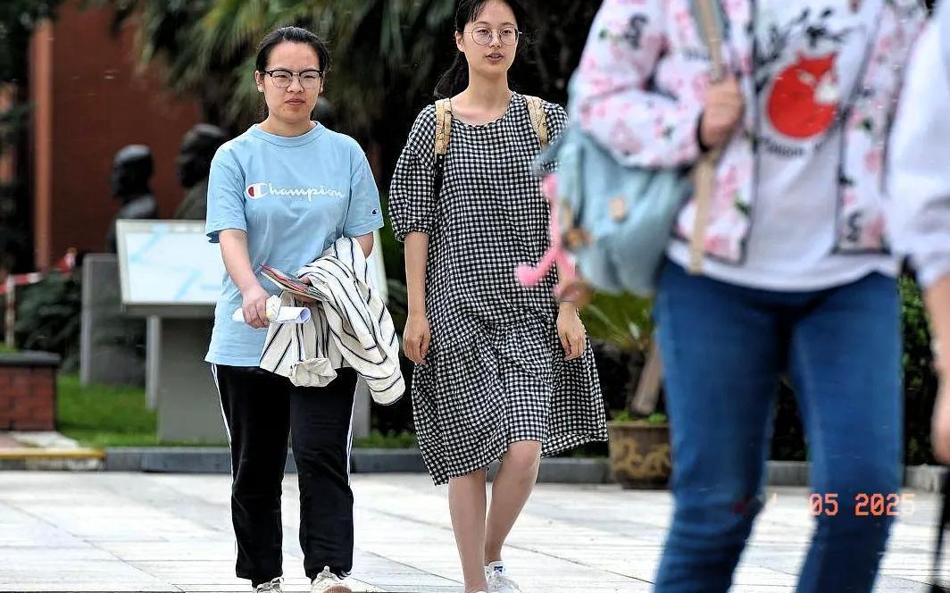精英女性出逃计划？奶茶妹妹的松弛感暗藏反内卷密码

当全网还在围观章泽天剑桥毕业