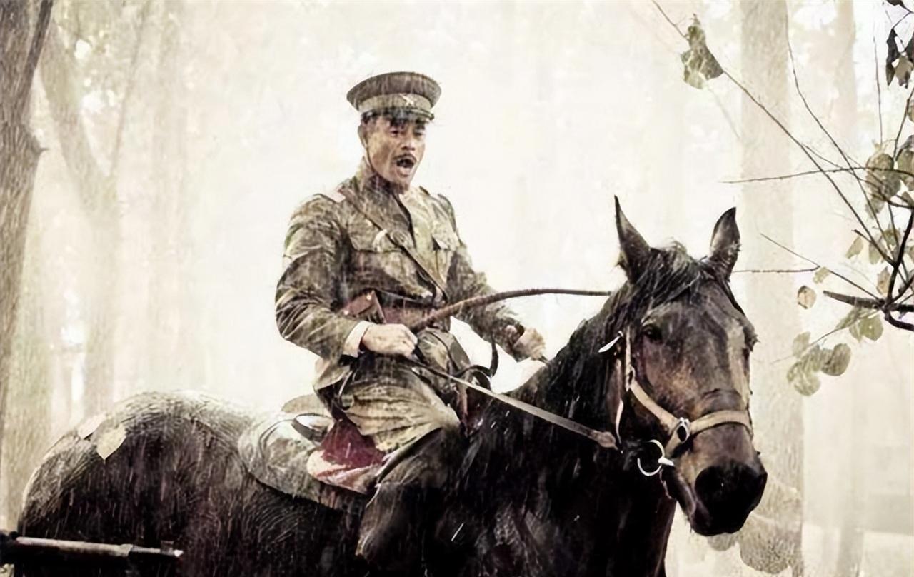 1925年，42岁郭松龄发起兵变，给张作霖留了份“礼物”。张作霖盯着“礼物”看了