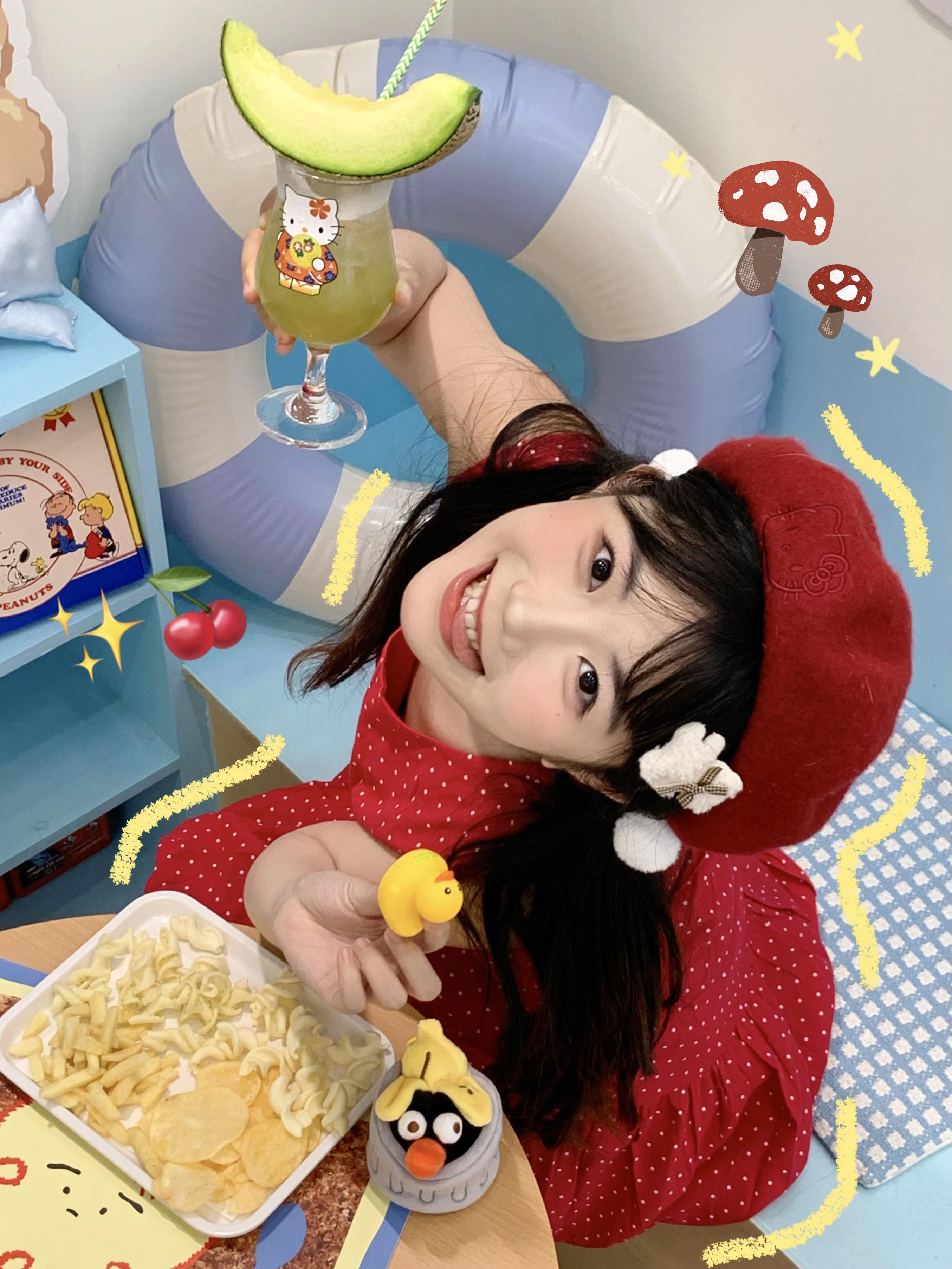 🩵咖啡厅这样俯拍真的好可爱！！🥖•ω•́🌭✨。  🎀