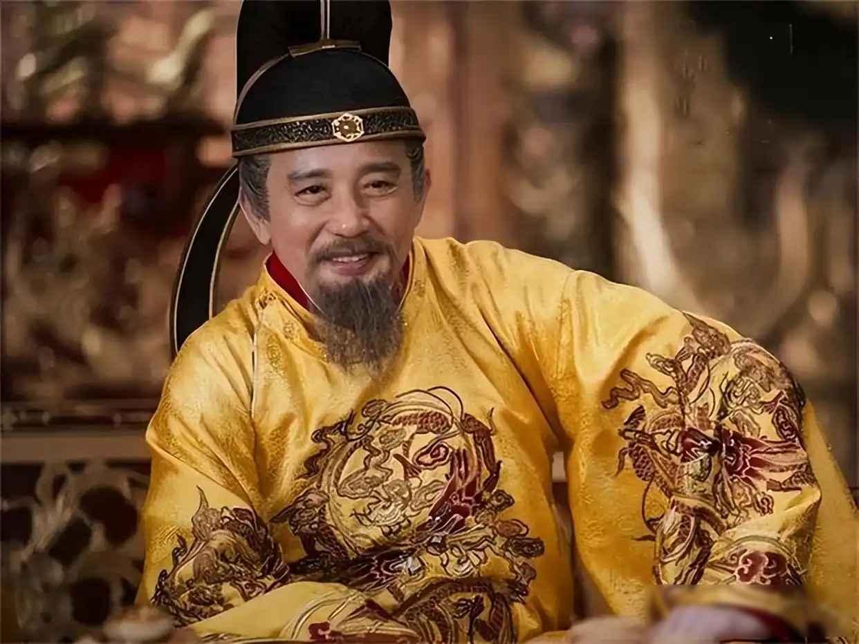 在位44年，前半场把中国推上封建社会最高峰，后半场亲手砸了个稀烂。杀三个亲儿子眼