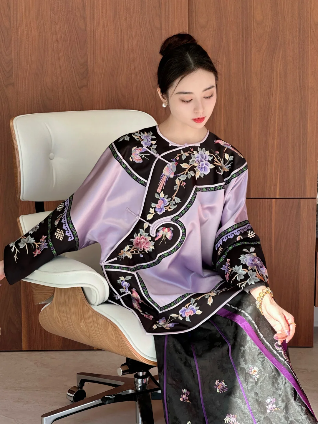 九紫离火的开端年🟪让华服为你添彩