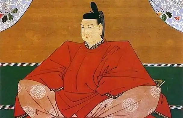 外交部刚把“靖国神社”称作“战犯神社”，网友马上又抛出了一个更尖锐的问题：日本君