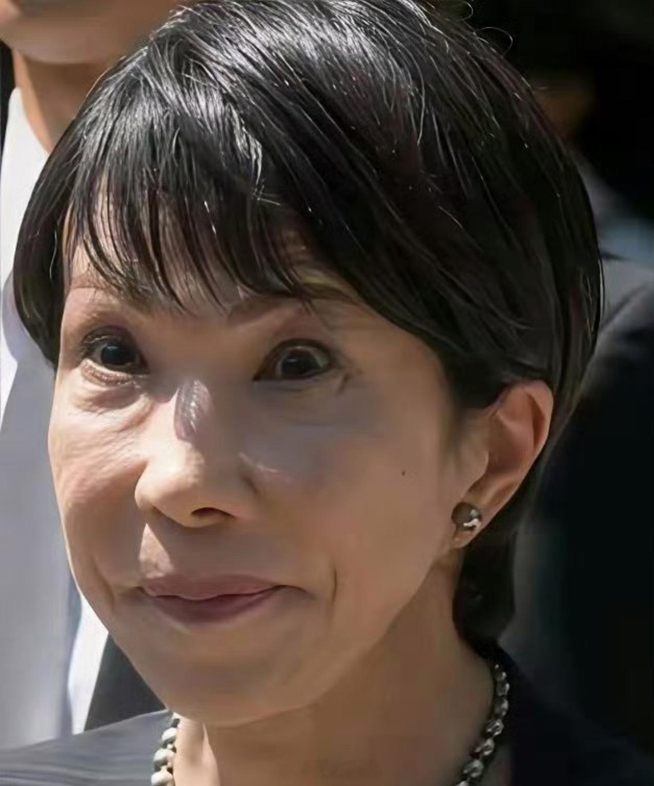 彭博社说，尽管中国限制关键矿产出口给日本带来的压力不断加大，日本首相高市早苗仍不