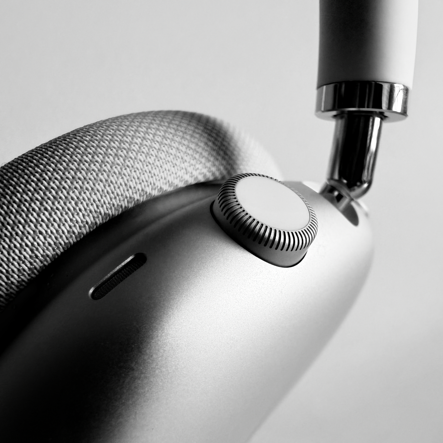 📰 苹果暂无 AirPods Max 换代计划苹果分析师 Mark Gurma