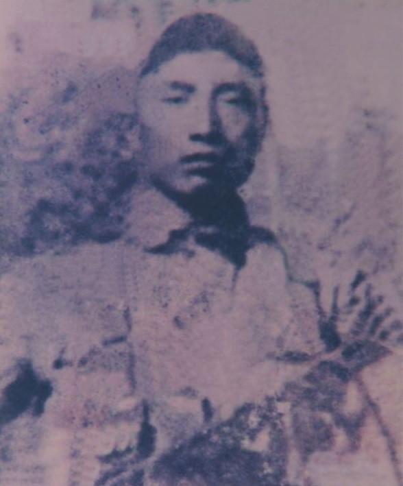 26岁血染上甘岭！绝境拉响手榴弹，他用生命铺出冲锋路
 
1952年上甘岭战役反