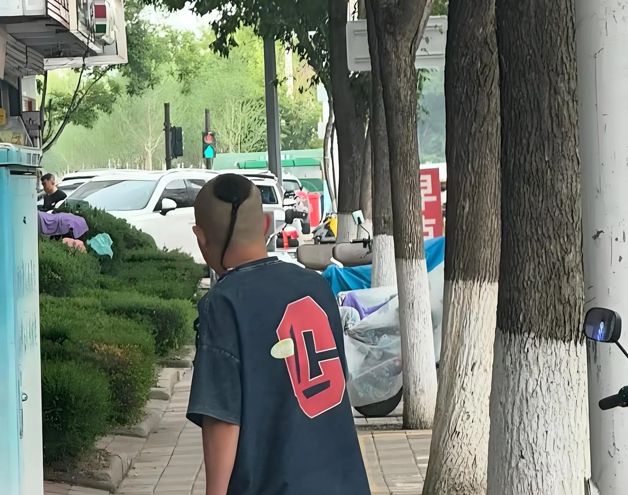 这发型好像似曾相识