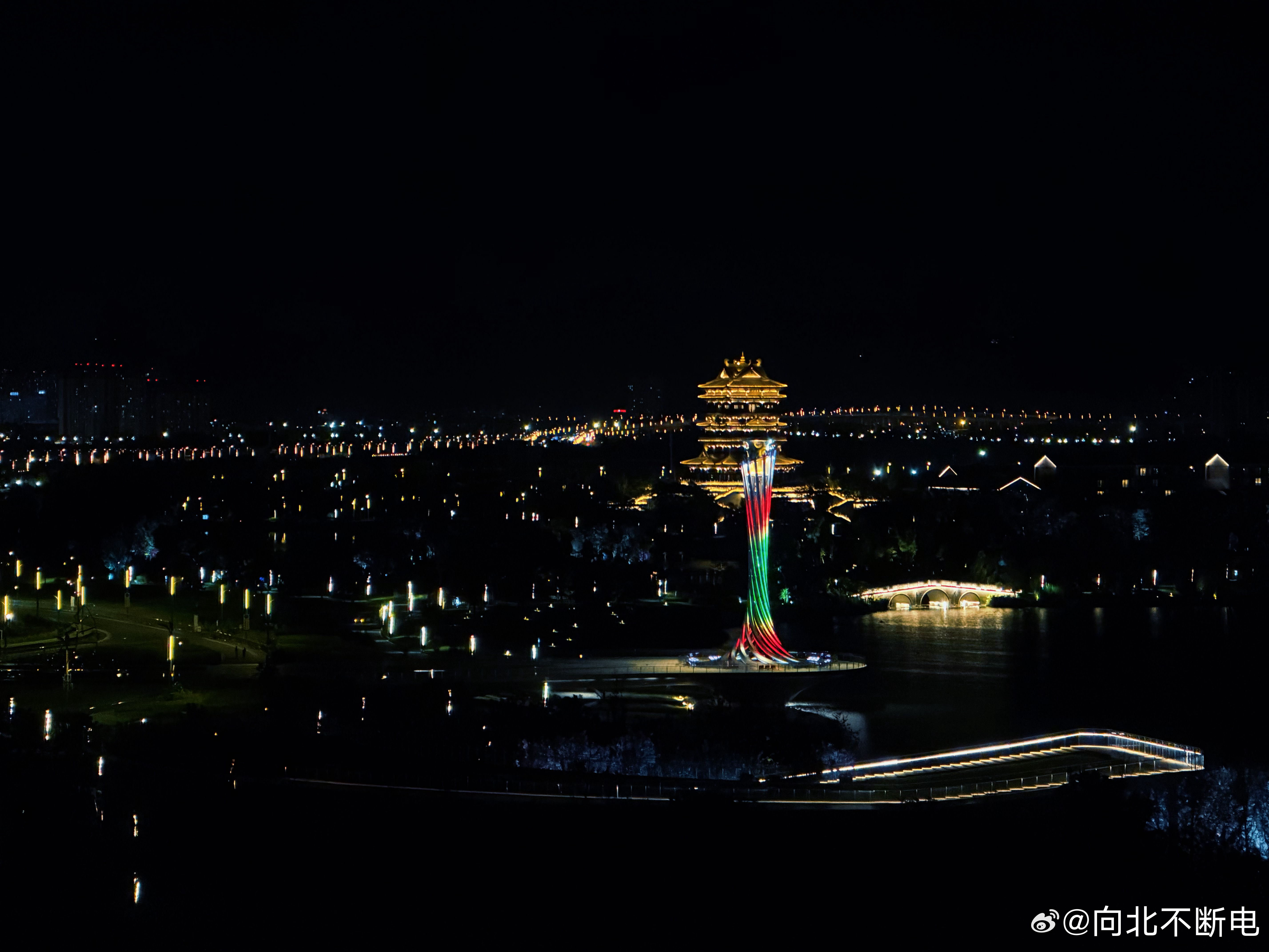 做这行最好的就是可以到处跑，快把国内跑遍咯，每个地方都很美～如果能再吃个四川火锅