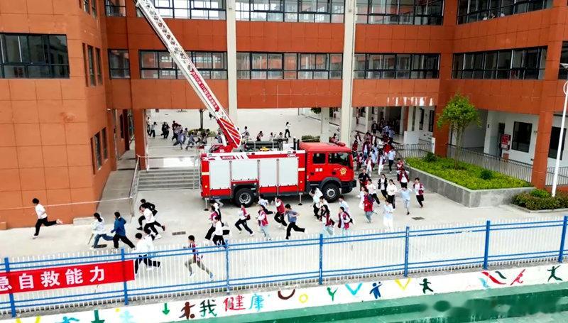 房县 我县举行“5.12防灾减灾日”集中宣传演练活动十堰爆料 房县新闻网讯 记者