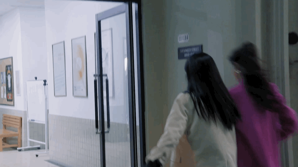 #李菲儿荣梓希争同一角色#说实话，看到这样并不觉得不好意思或者怎么样，想要的工作