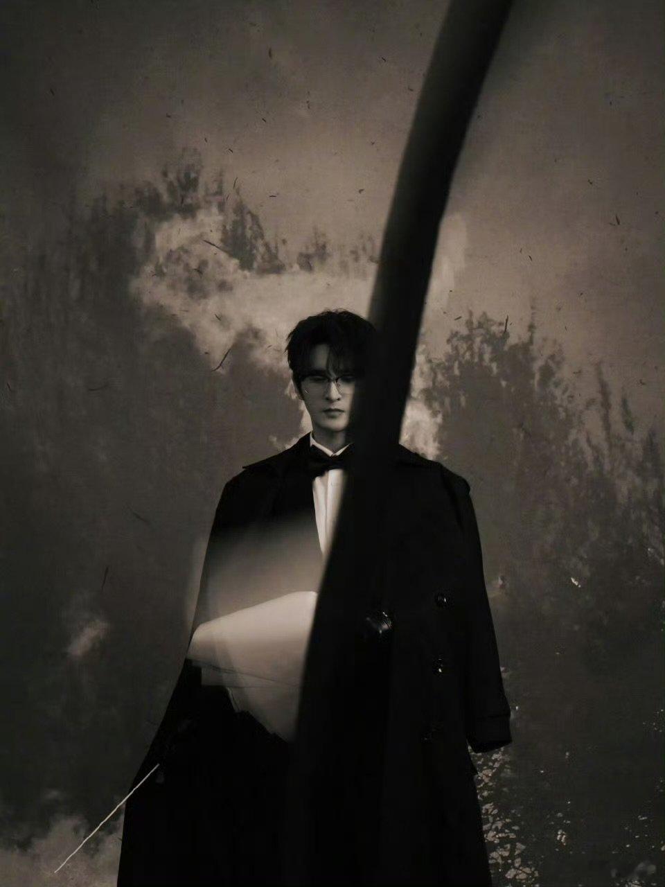 张远还在对抗躁郁症 湖南卫视背后张远说自己当下还在对抗躁郁症，不愿承认病症，也不