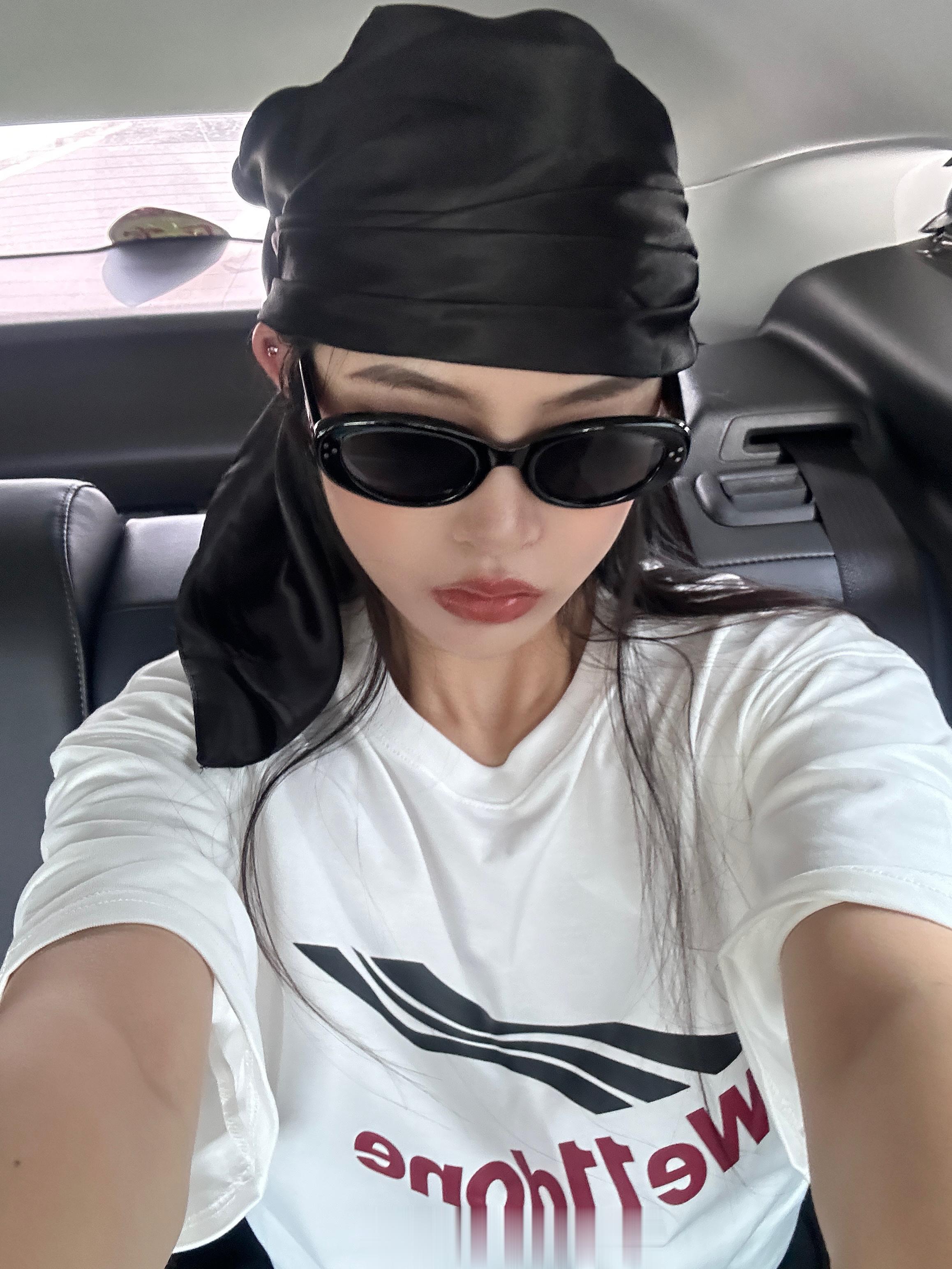 时尚打工人 一天要赶八百个活动一早就去了全上海最好逛的国金又是给我惊喜的一天款式