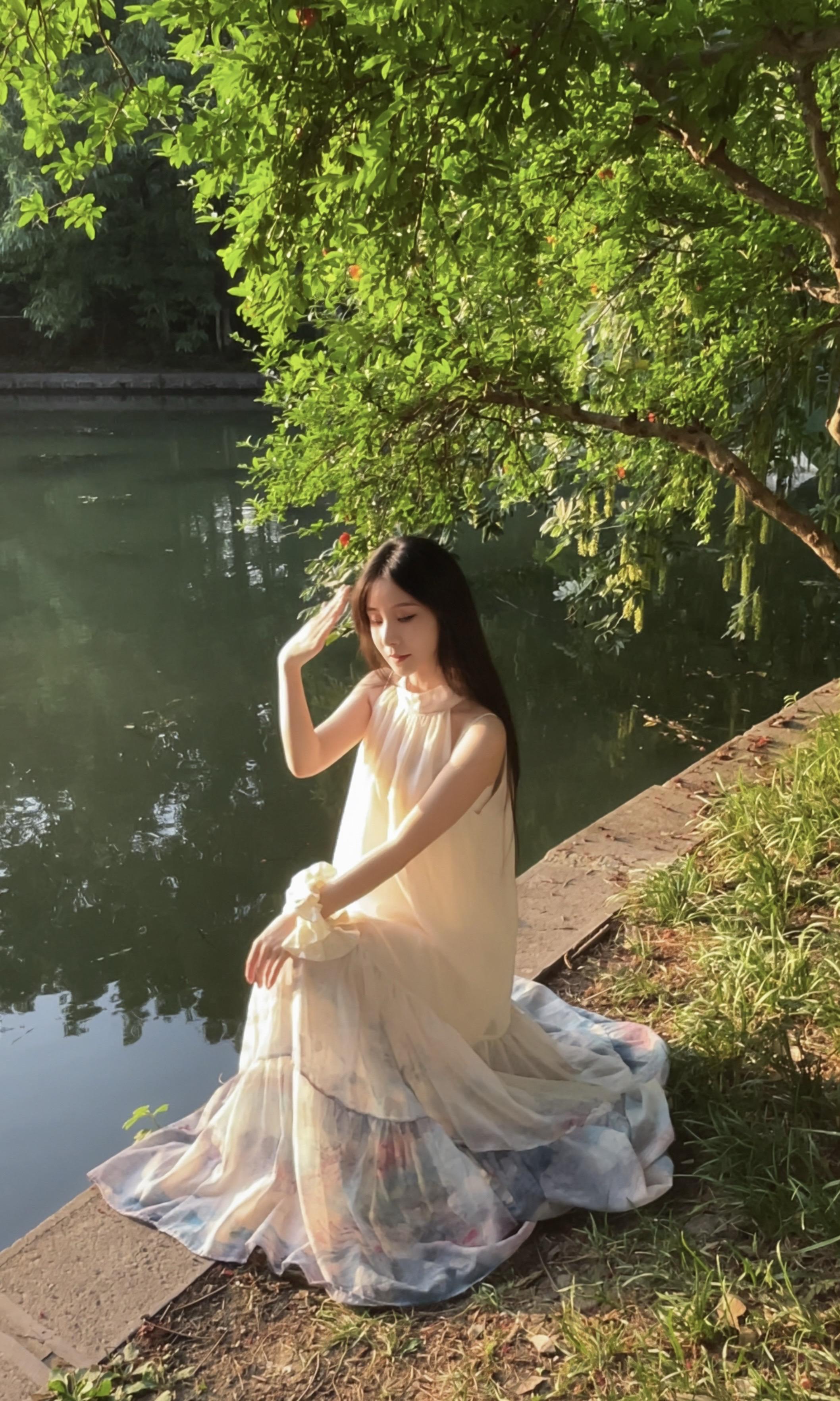丁火无柔骨，生而为火，明如灯烛