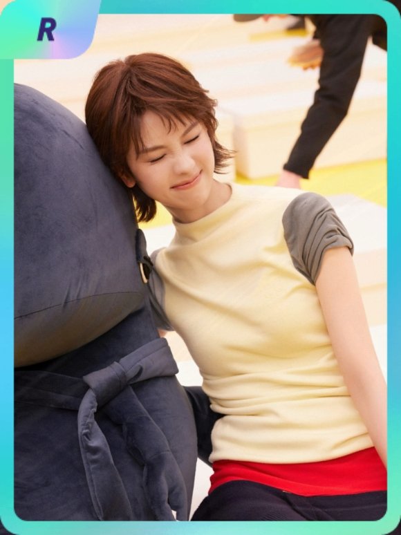 陈都灵 集卡互助ing~送你一张“嘟一封巴黎明信片”R卡“情深意嘟”~速速来抢，