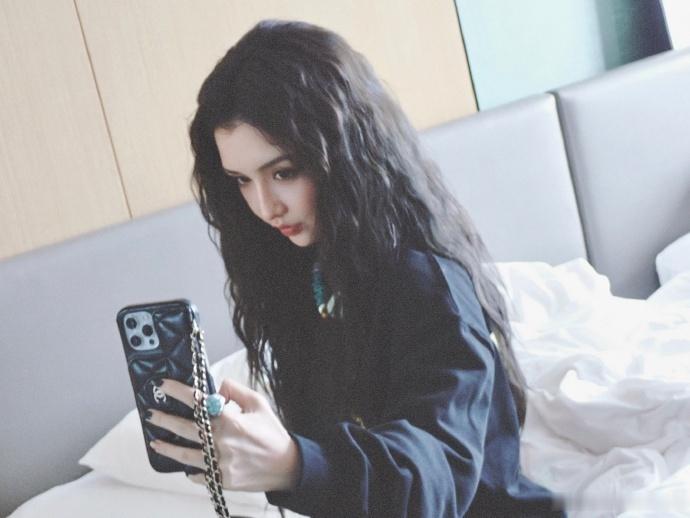 景瓷回应网友喊话佩乌蜜儿眼瞎 实话实说，看到这次镖人路演景瓷回应网友喊话佩乌蜜儿