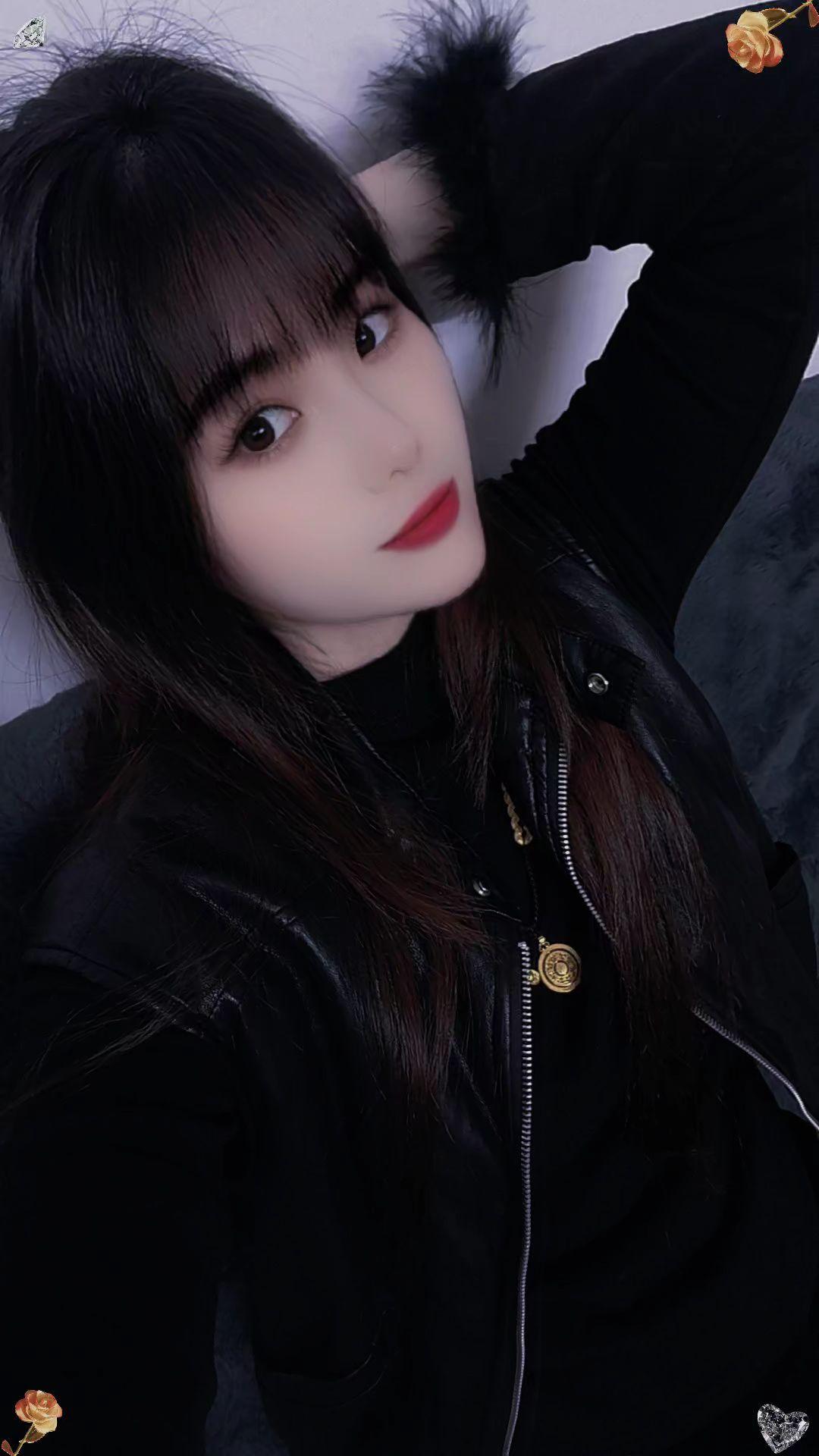 每个成功者，都要穿越不为人知的黑暗。强者不是没眼泪，只是能含着眼泪向前跑。