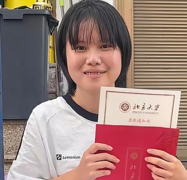 姑娘名叫罗祺，家在鲁甸县龙树镇，高考结束以后，她没有把整个假期都拿来休息，而是跟