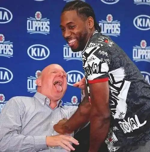 一些记者闲着没事，又拿小卡的阴阳合同来说事
网络上又开始传的沸沸扬扬，说小卡禁赛