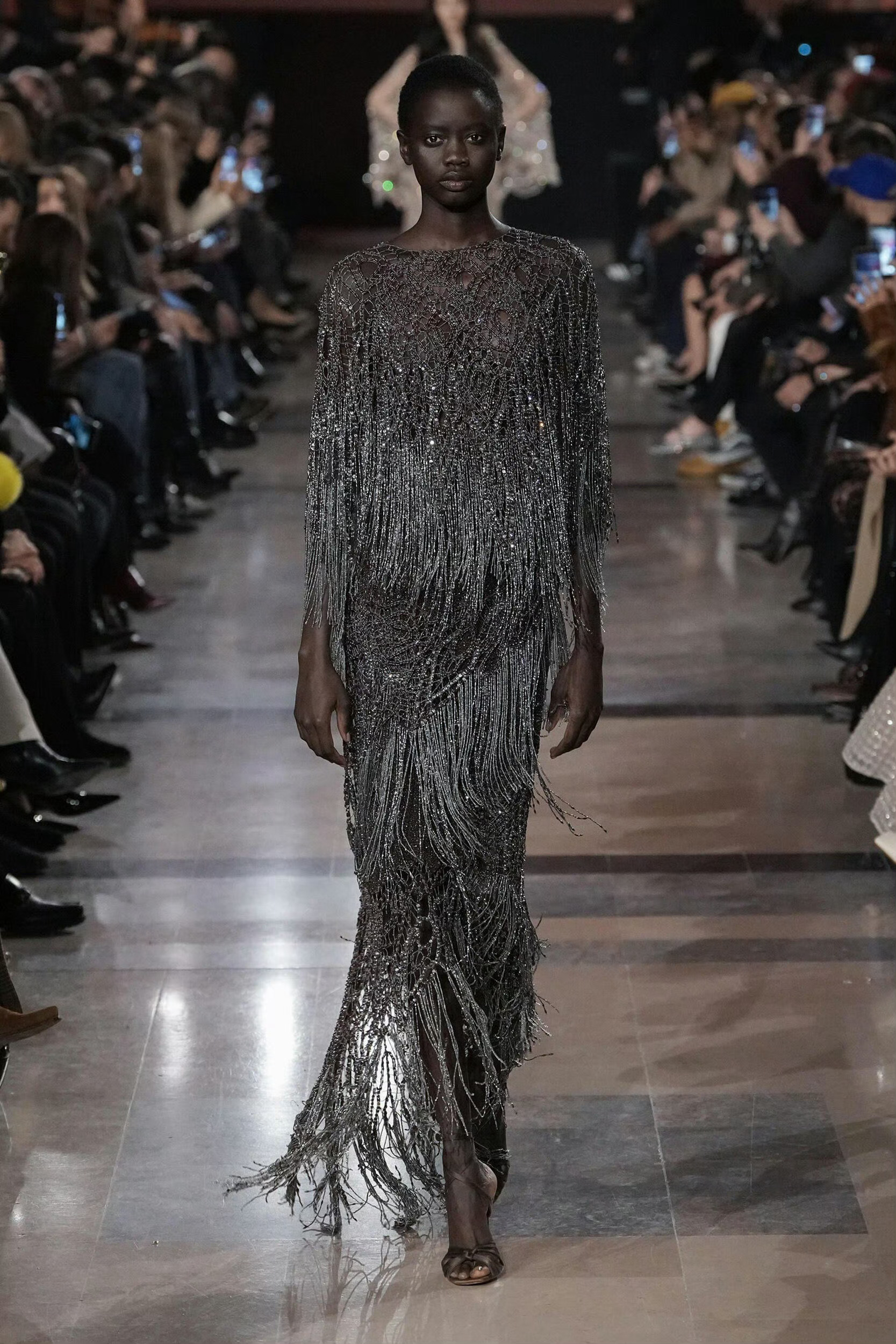 辛芷蕾演绎Elie Saab 2026春夏高定