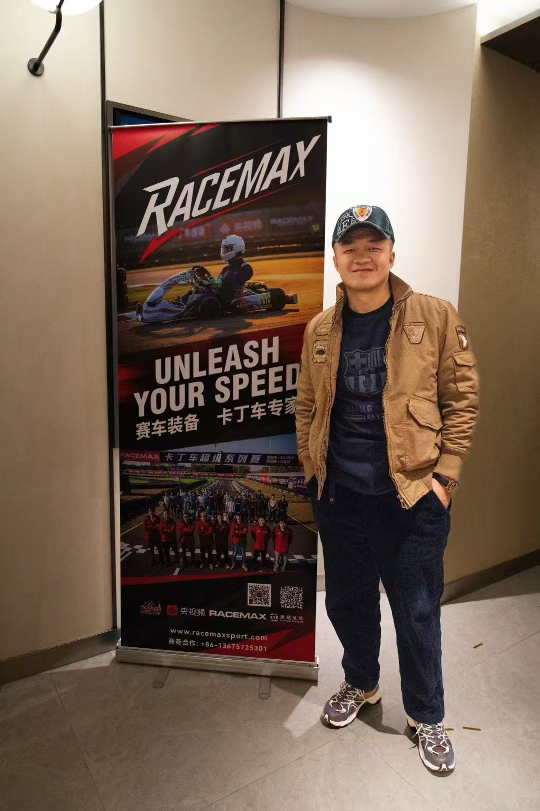 央视帮他们卡丁车赛事拍了个纪录片，我今天提前在三里屯英皇电影院看完了。导演团队是