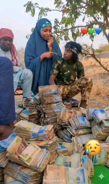 全脂奶一斤的价格约为 3,835 奈拉（ 1,918 奈拉（约合人民币 8.5 