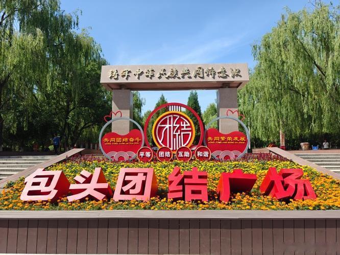 邻里相处，少计较、多包容，不搬闲话、互帮互助，待人客气有礼，和睦安稳，远亲不如近
