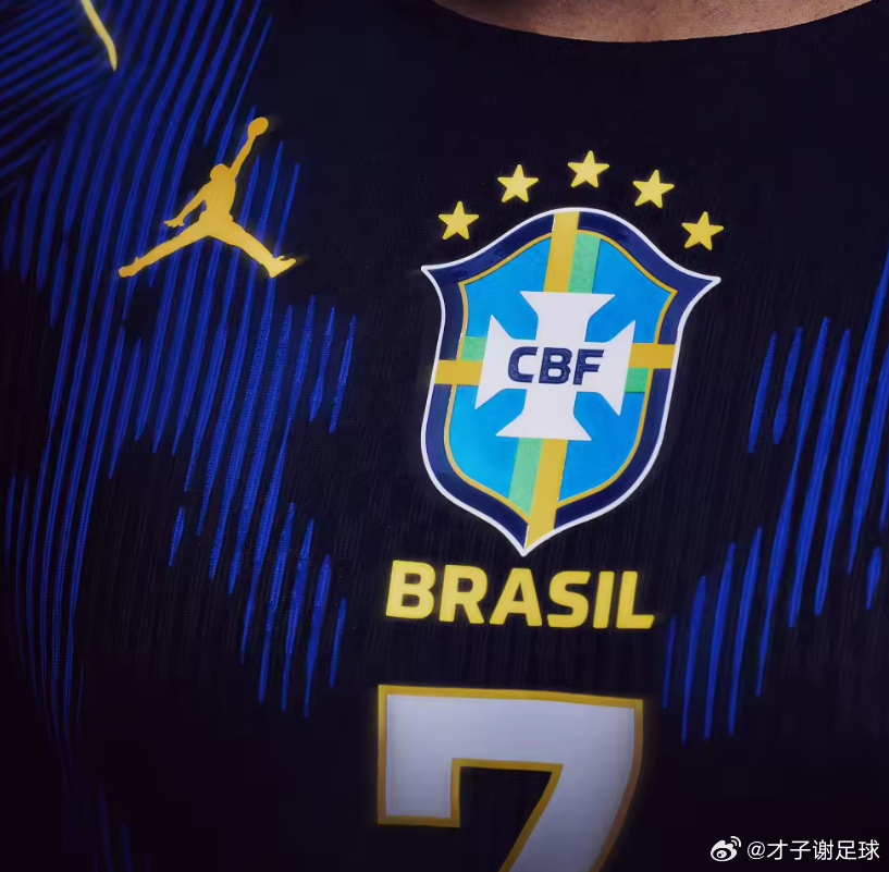 巴西国家队发布了今年世界杯的新款客场球衣，与球衣官方赞助商耐克旗下的子品牌乔丹联