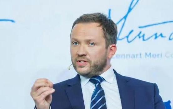 爱沙尼亚外长当众发飙，称要搞定莫斯科先解决北京，此言一出全场鸦雀无声！
 
20