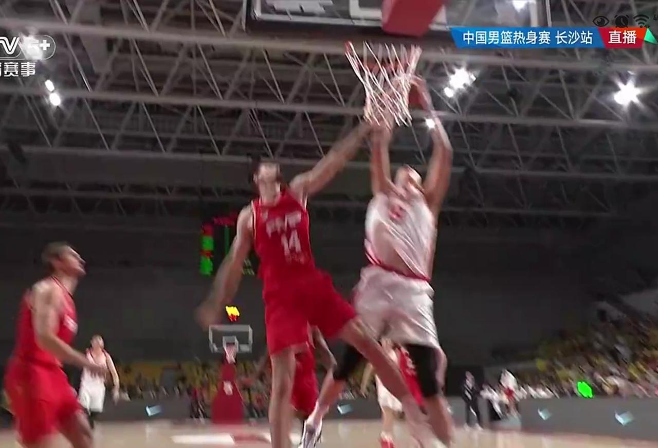 中国男篮热身赛长沙站：中国队82：78险胜塞尔维亚俱乐部队

       北京