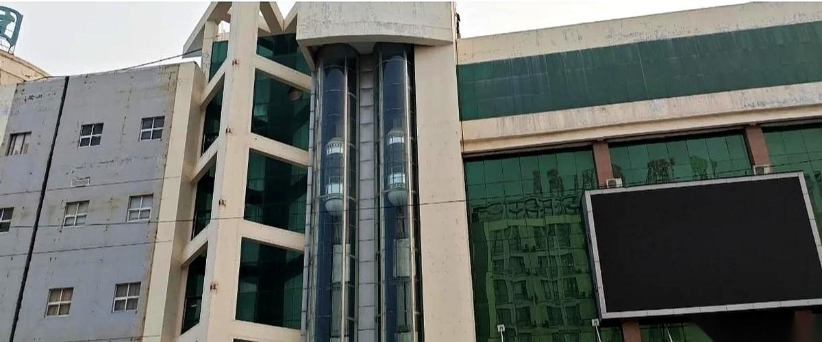 那个楼，现在就那么空着。
除了胖东来，谁接谁死。之前的大商不是来过吗？仗着老胖那