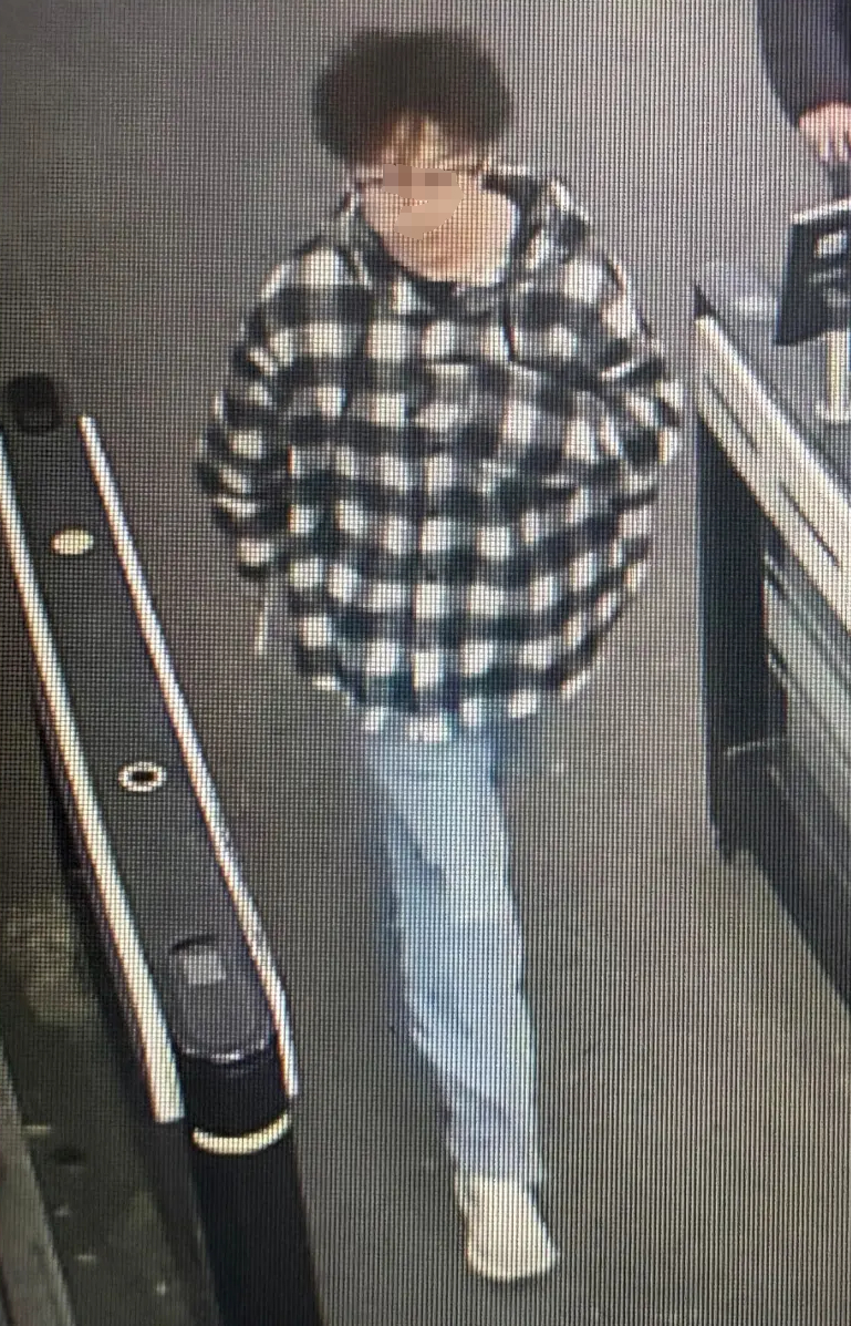 #警方通报成都男大学生失联8日#【成都男大学生失联8日，警方称多部门正搜寻！体貌