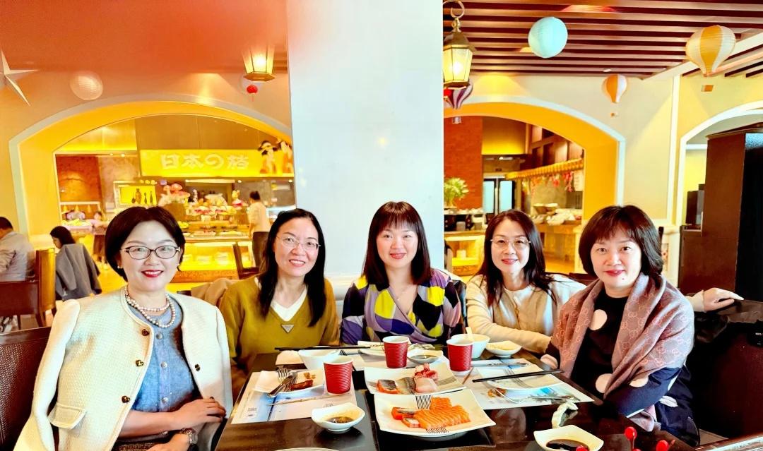 2026过年普通家庭聚会的6大现象
时代在变，观念在变，年味也迎来重构，2026