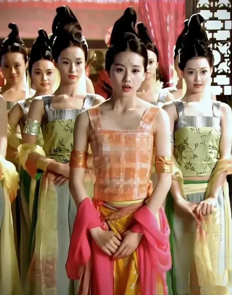 站在刘诗诗左边的这个女孩子也很漂亮，有人知道她演过什么电视剧吗？