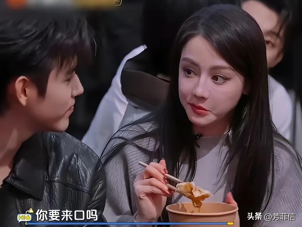 这竟然是热巴，都有点不敢认了，看着更像是热巴的替身。
虽说美还是美，但现在的热巴