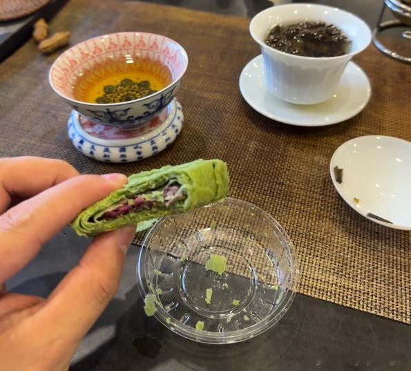 既然已经带大家稳稳拿下300多点，那就先停下来歇歇。猜猜这是什么？小助理刚拿来的