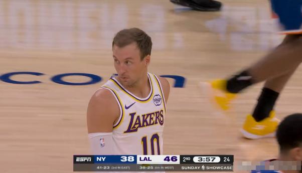 湖人神射手肯纳德真是大失水准！在今天进行的湖人和尼克斯的焦点战中，目前两队的上半