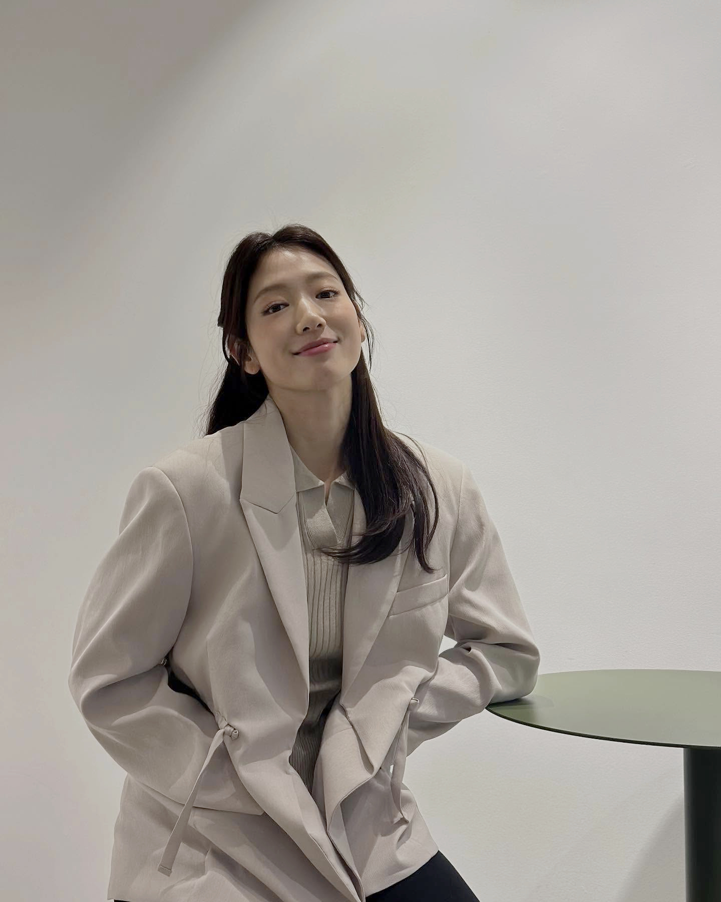 朴信惠[超话] ✨韩剧卧底洪小姐[超话]251024相关更新看惯了短发后翻出长发