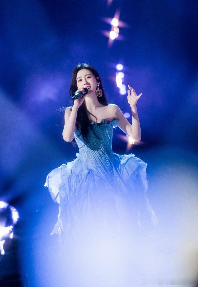 张碧晨回应编曲不好听歌手2026能大方直面大众对编曲的不同看法，态度坦诚又谦逊，