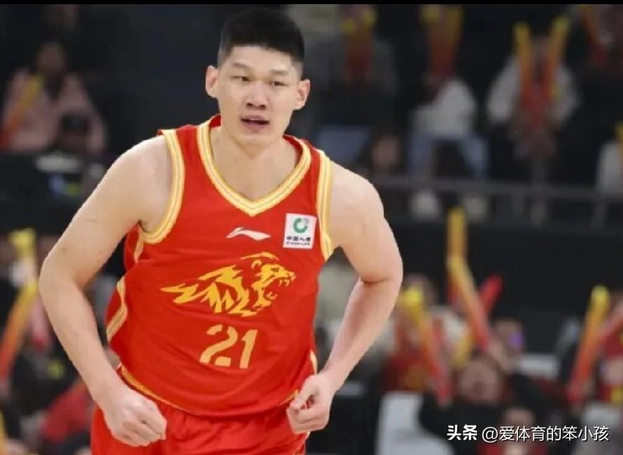 今天的CBA赛场上有两场比赛上演，其中的一场是深圳马可波罗与江苏肯帝亚之间的交锋