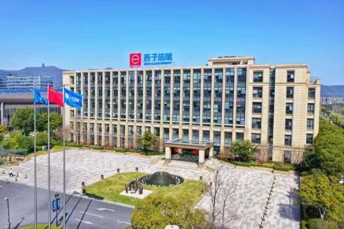 什么？川普被自己人打脸，外媒集体看好中国！

能源是AI等前沿技术的发动机，能源