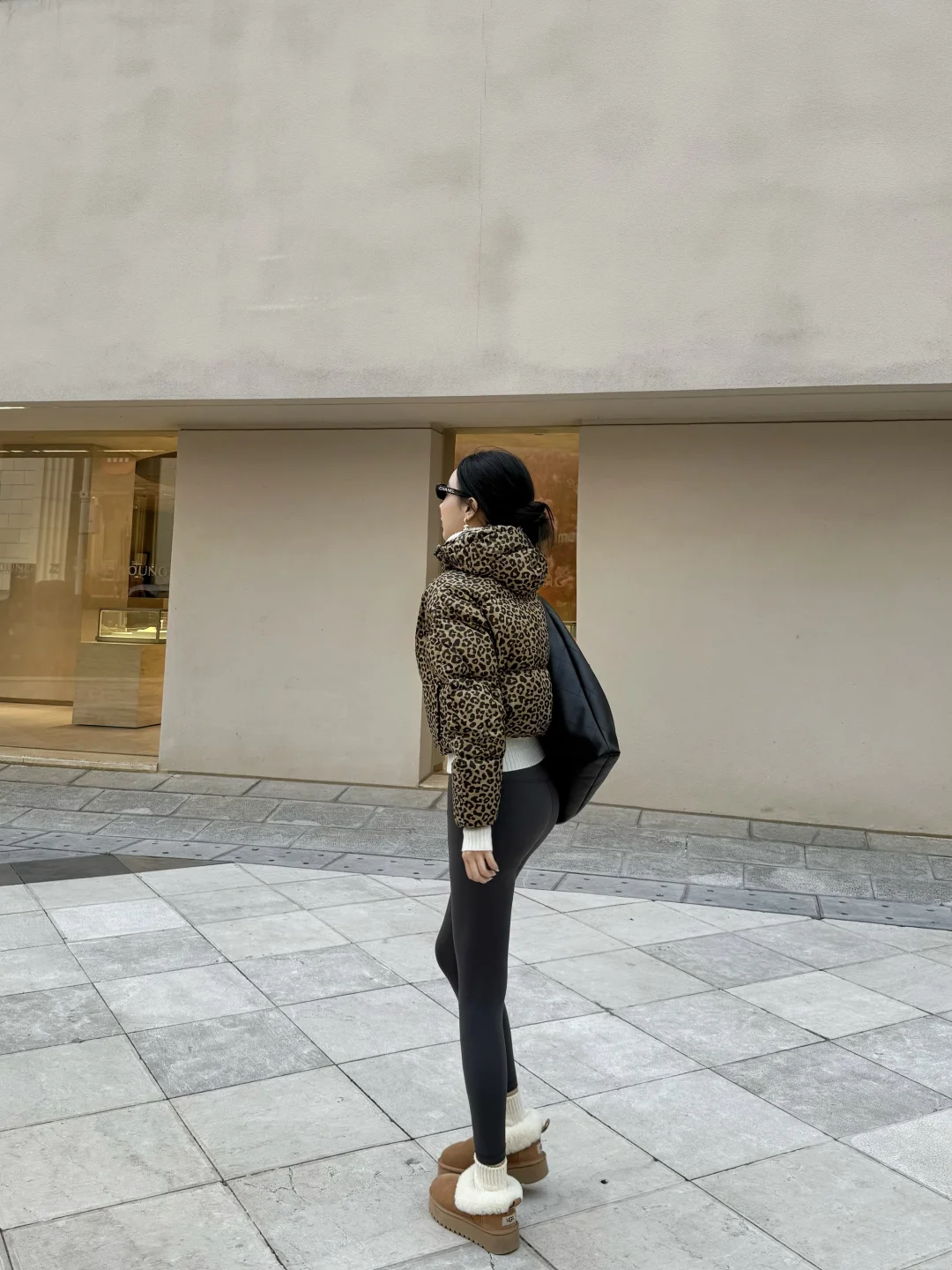 豹纹小短款配lulu打底裤搭配爱了😍