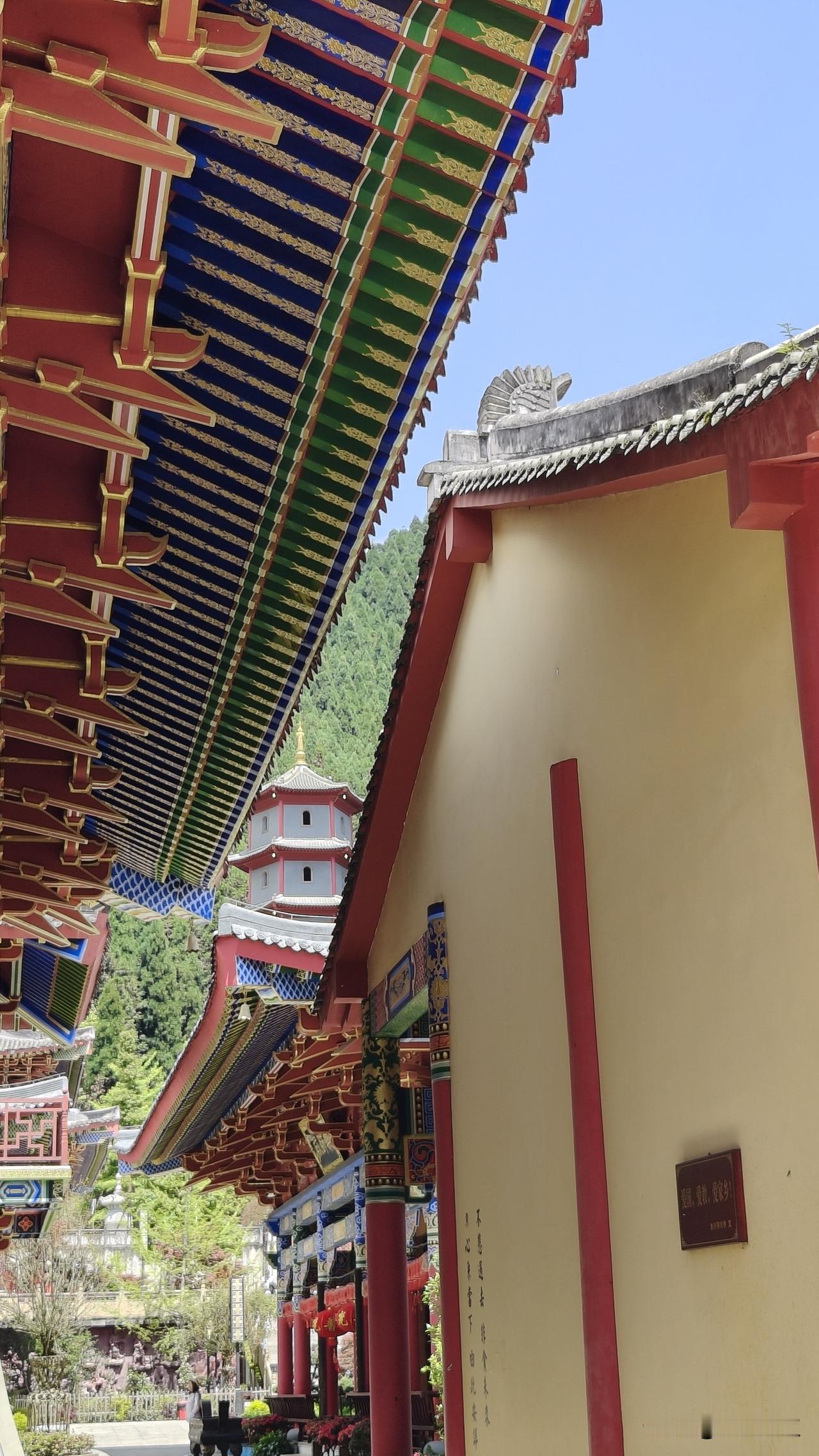 人要是学会感恩，有多少关系不会破裂，有多少亲情和友情能够长久的维系。
人要是学会