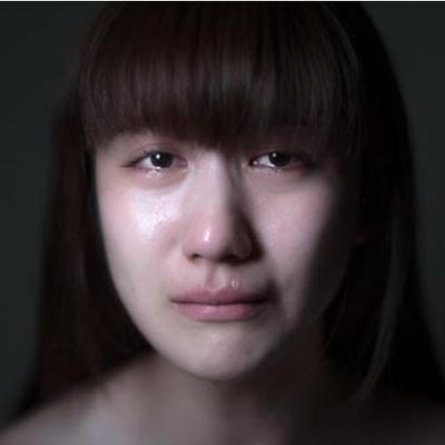 昨晚凌晨两点，我搂着老婆睡得香，手机突然响了，我瞄一眼来电显示：小姨子，再瞄一眼