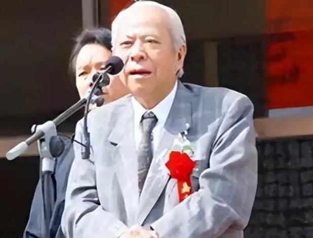 1985年，一个高级干部走进靖国神社，一脚踢掉48年党籍。

但16年后，中央纪
