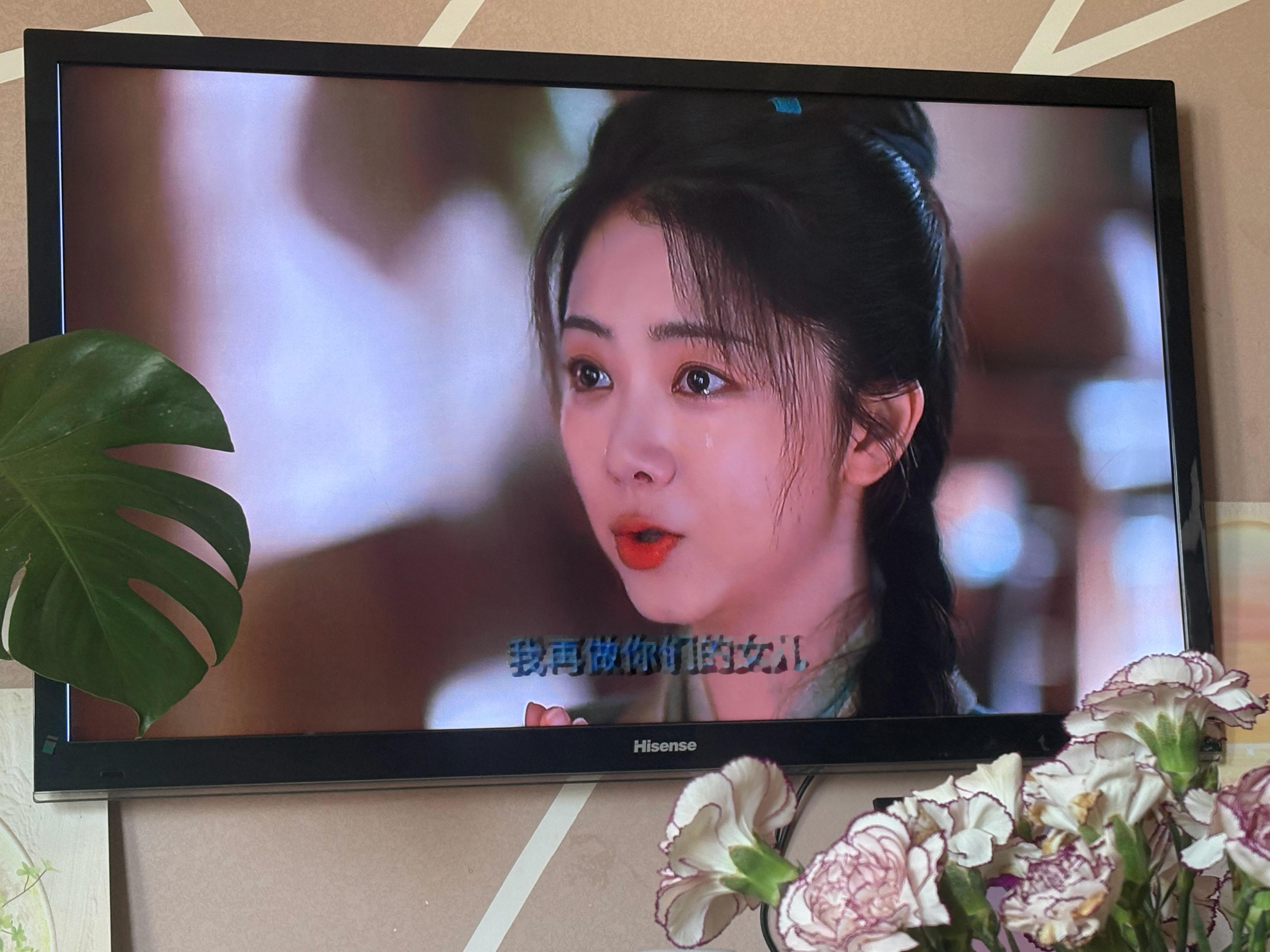 边吃饭边追剧，这个三得利的芭乐乌龙茶很好喝。《兰香如故》这部剧我用从第一集开始看